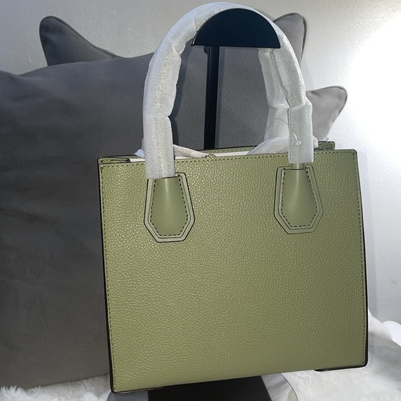 NWT Michael Kors Sheila Small Light Sage Vegan Leather Center Zip Satchel - Picture 2 of 12
